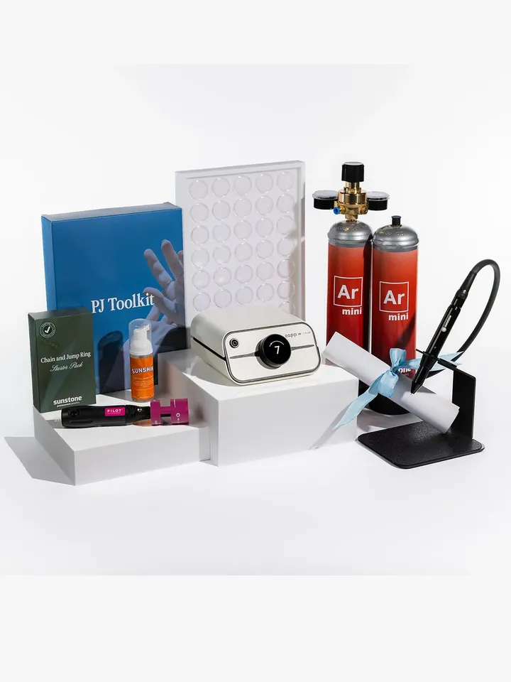 Kit de inicio de joyería permanente: soldadora Zapp Plus, estilete, dos tanques de argón mini, cadenas, argollas y herramientas.
