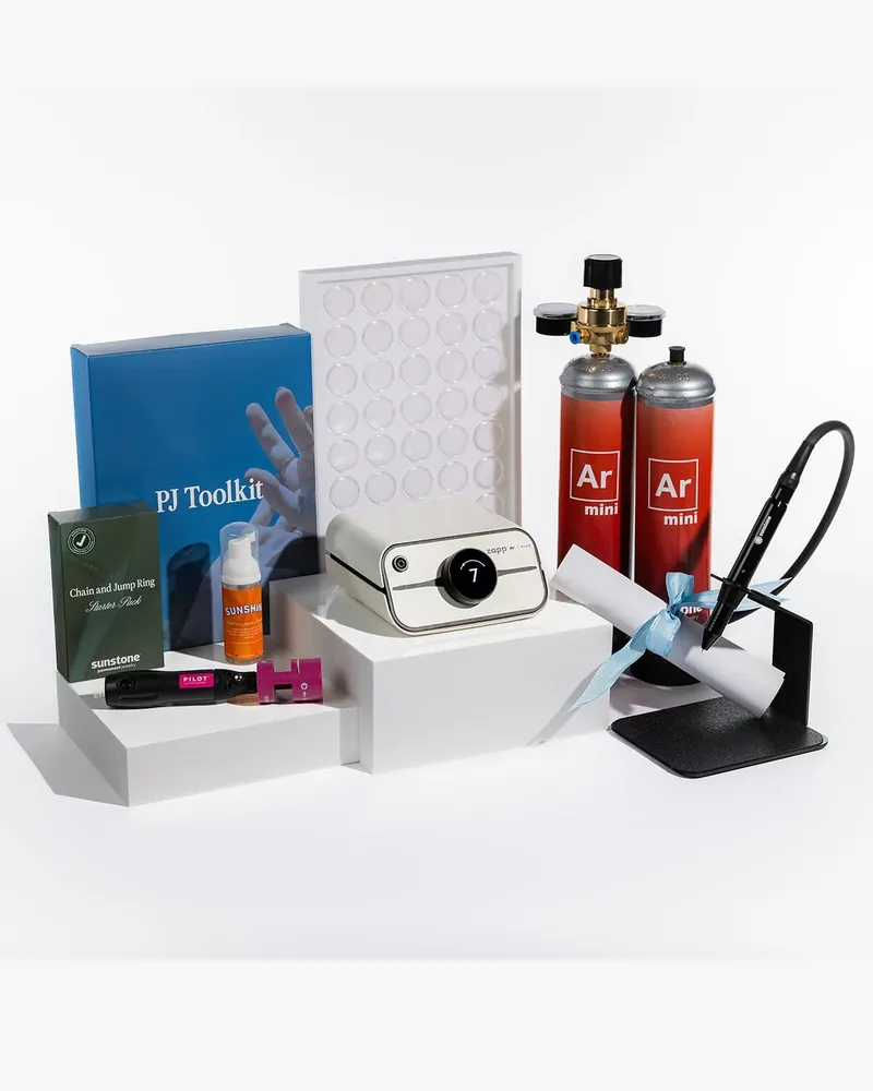 Kit de inicio de joyería permanente: soldadora Zapp Plus, estilete, dos tanques de argón mini, cadenas, argollas y herramientas.